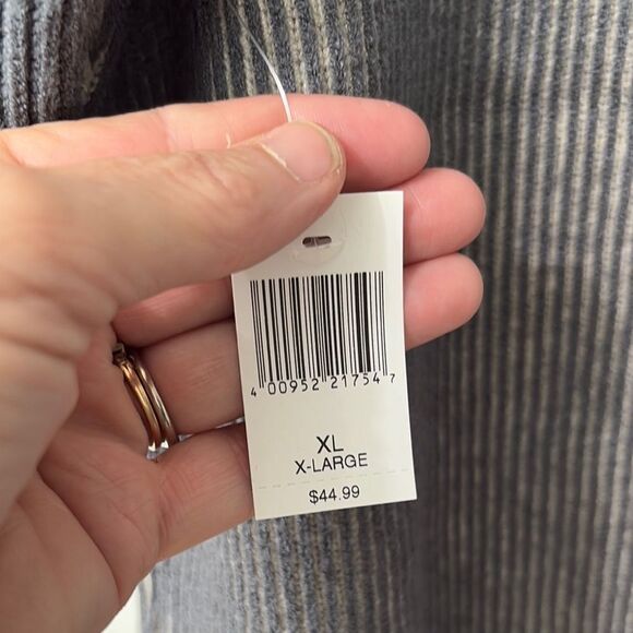 NWT Disney’s MARVEL Mens Gray Ribbed Knit Short Sleeved Sweater Size Small & XL - Picture 6 of 7